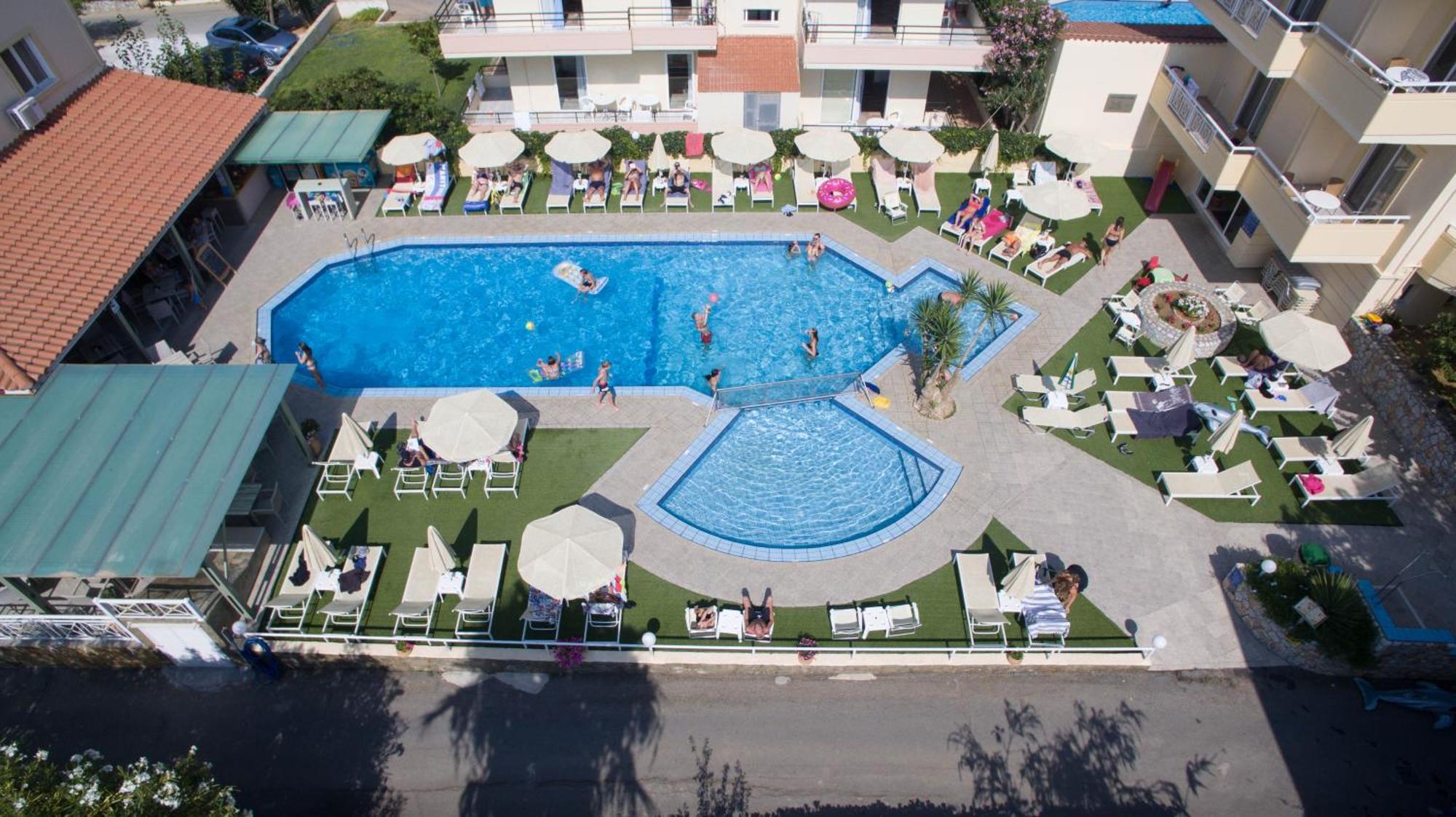 Blue Sky Aparthotel Aγία Μαρίνα Εξωτερικό φωτογραφία